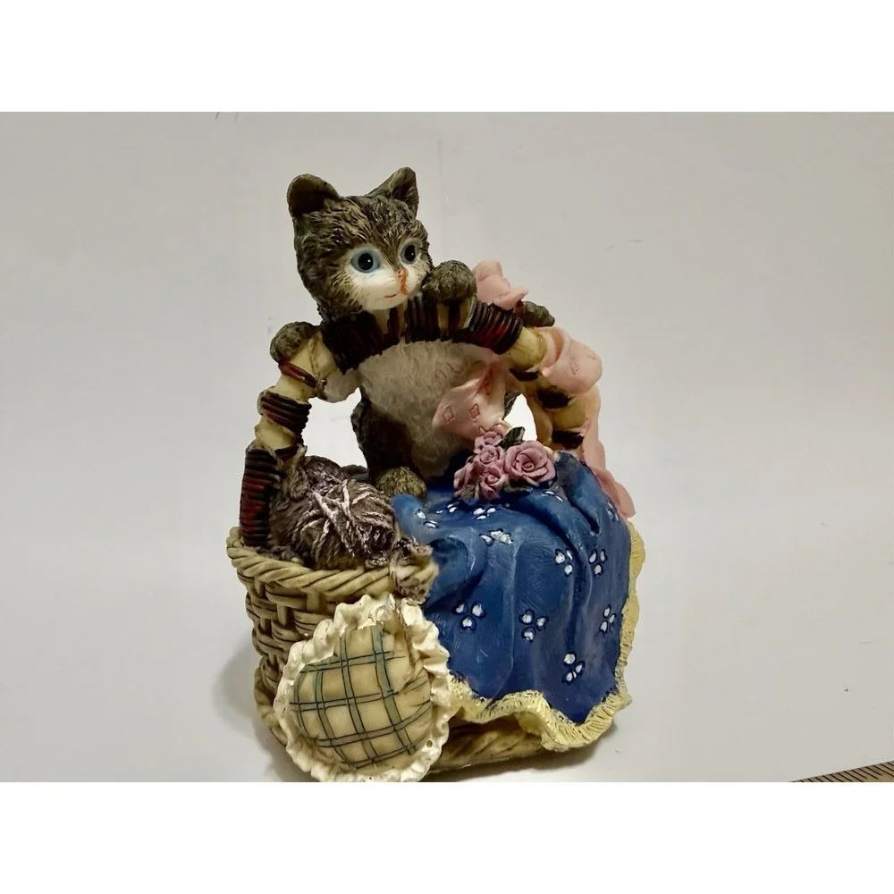 Vintage Cat Sewing Basket Music Box Figurine Kitten Yarn Quilt Cottagecore Decor